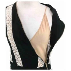 Stella Mc Cartney Robe Stella McCartney En Dentelle Blanche Et Rayures Noires Avec Zip Asymétrique -ModeChic Magasin 425914 4