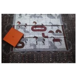 Hermès GARDE ROBE POP 90/90 Multicolore -ModeChic Magasin 528976 4