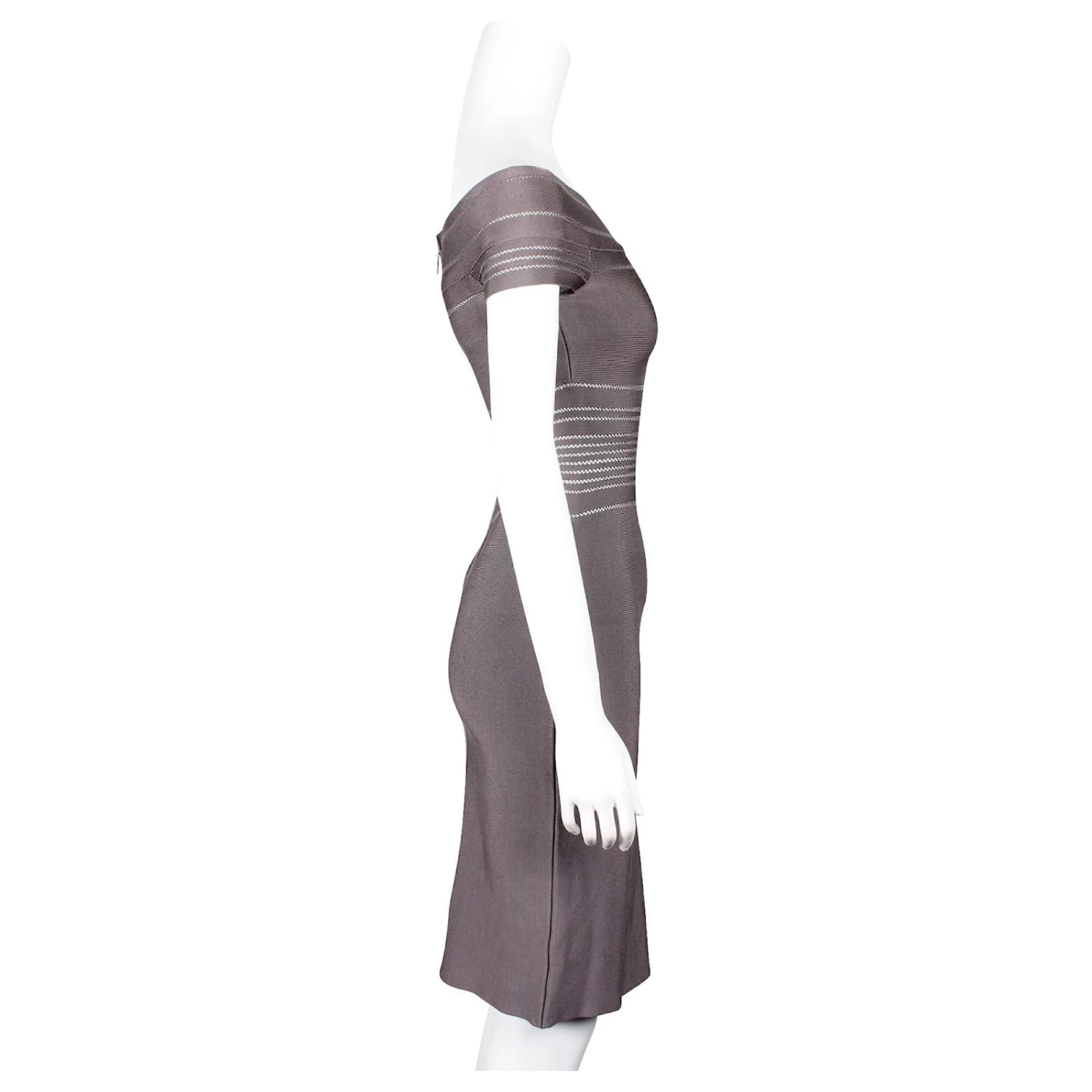 Herve Leger Robe Bandage Gris Foncé Avec Encolure Dégagée 4 Herve Leger Robe Bandage Gris Foncé Avec Encolure Dégagée – Image 4