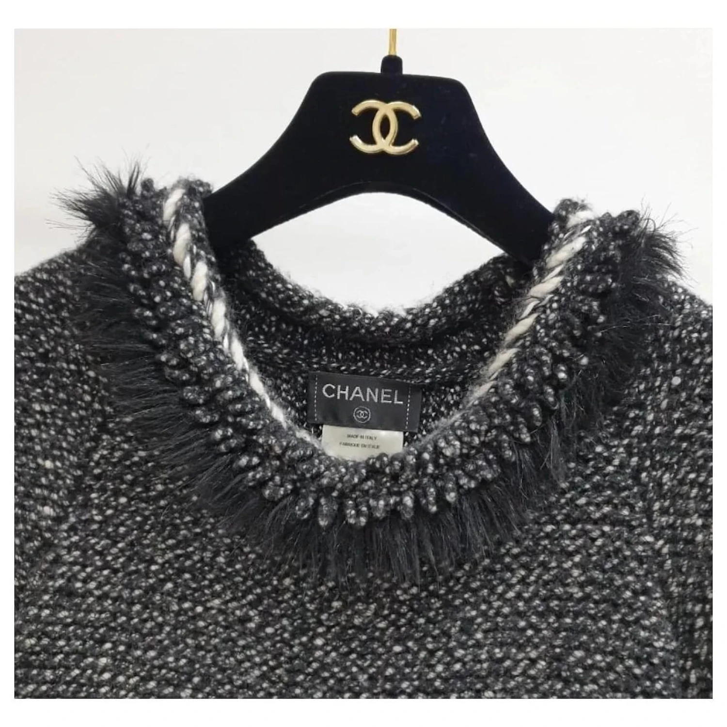 CHANEL Fall 2010 Robe à Franges En Fourrure De Cachemire Et Tweed Noir Et Blanc Sz.36 Multicolore 3 CHANEL Fall 2010 Robe à Franges En Fourrure De Cachemire Et Tweed Noir Et Blanc Sz.36 Multicolore – Image 3