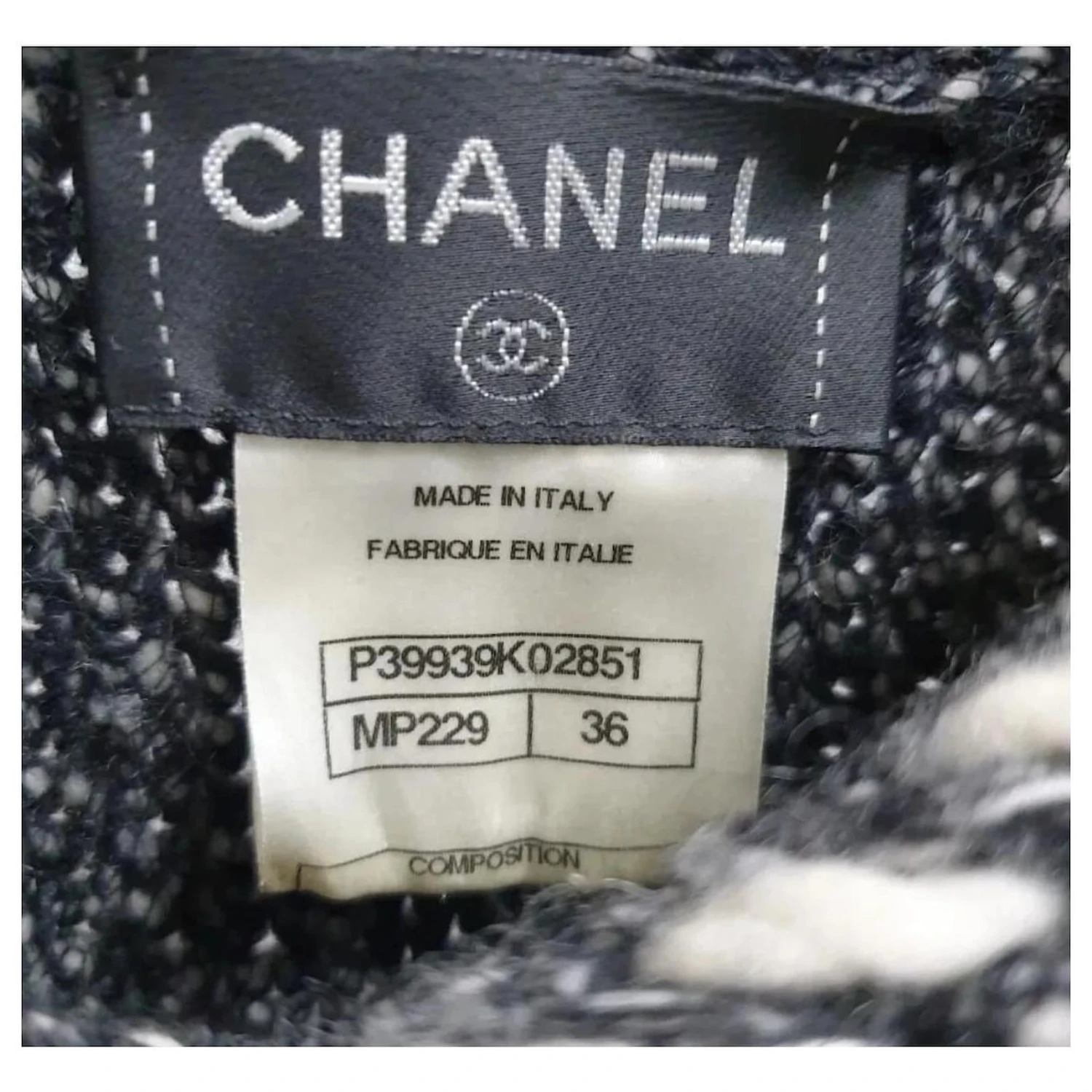 CHANEL Fall 2010 Robe à Franges En Fourrure De Cachemire Et Tweed Noir Et Blanc Sz.36 Multicolore 4 CHANEL Fall 2010 Robe à Franges En Fourrure De Cachemire Et Tweed Noir Et Blanc Sz.36 Multicolore – Image 4