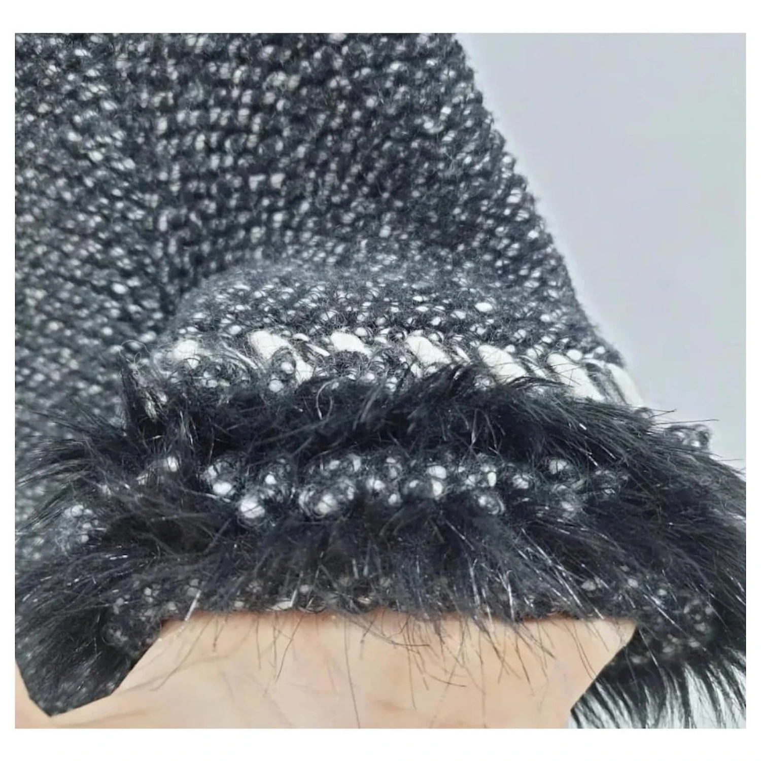 CHANEL Fall 2010 Robe à Franges En Fourrure De Cachemire Et Tweed Noir Et Blanc Sz.36 Multicolore 5 CHANEL Fall 2010 Robe à Franges En Fourrure De Cachemire Et Tweed Noir Et Blanc Sz.36 Multicolore – Image 5