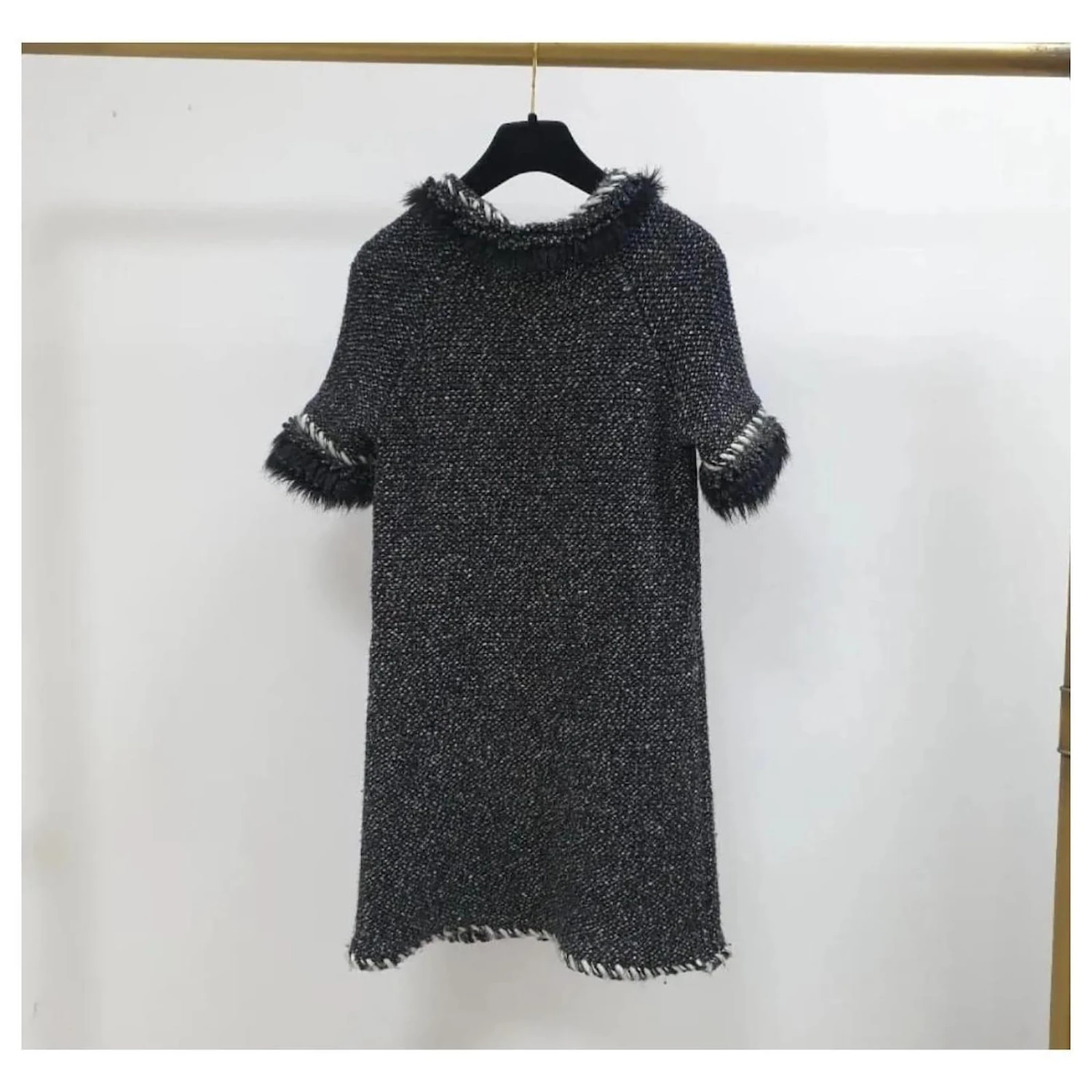 CHANEL Fall 2010 Robe à Franges En Fourrure De Cachemire Et Tweed Noir Et Blanc Sz.36 Multicolore 6 CHANEL Fall 2010 Robe à Franges En Fourrure De Cachemire Et Tweed Noir Et Blanc Sz.36 Multicolore – Image 6