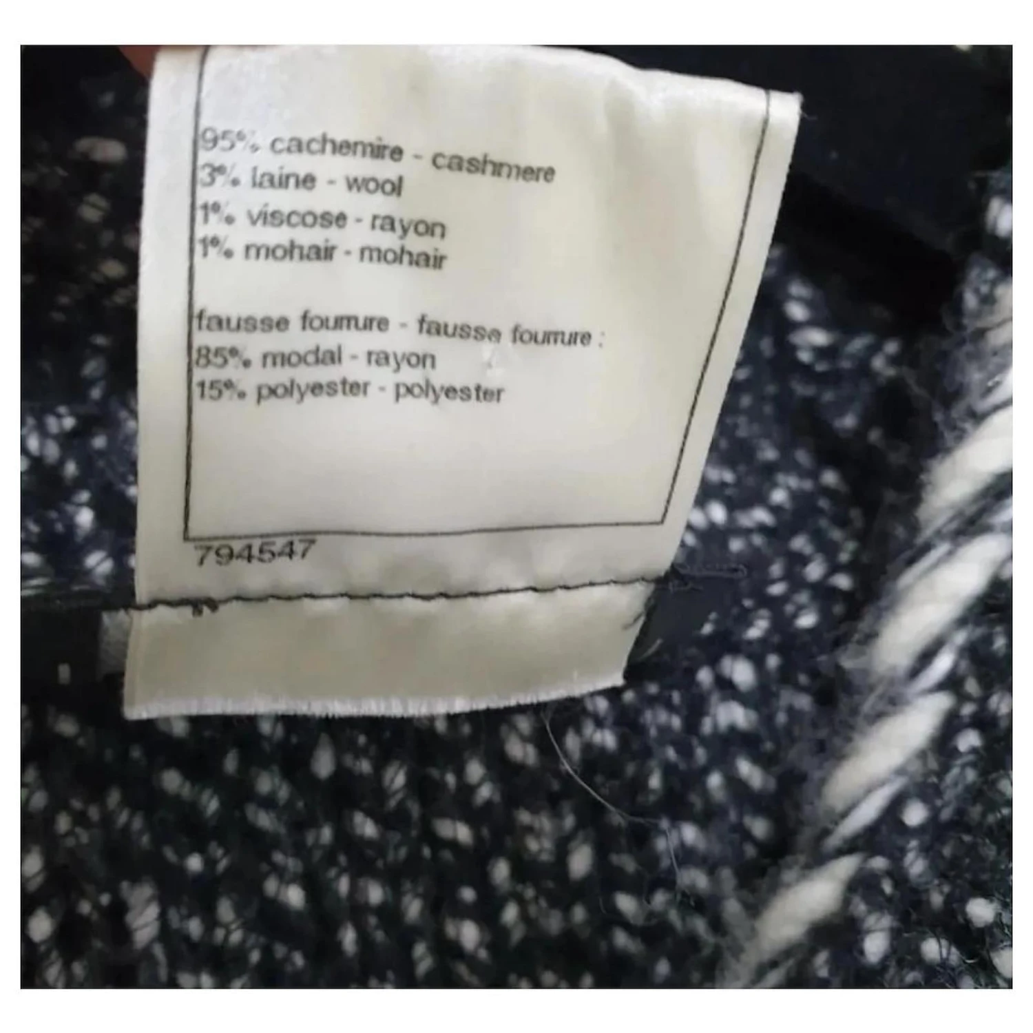 CHANEL Fall 2010 Robe à Franges En Fourrure De Cachemire Et Tweed Noir Et Blanc Sz.36 Multicolore 7 CHANEL Fall 2010 Robe à Franges En Fourrure De Cachemire Et Tweed Noir Et Blanc Sz.36 Multicolore – Image 7
