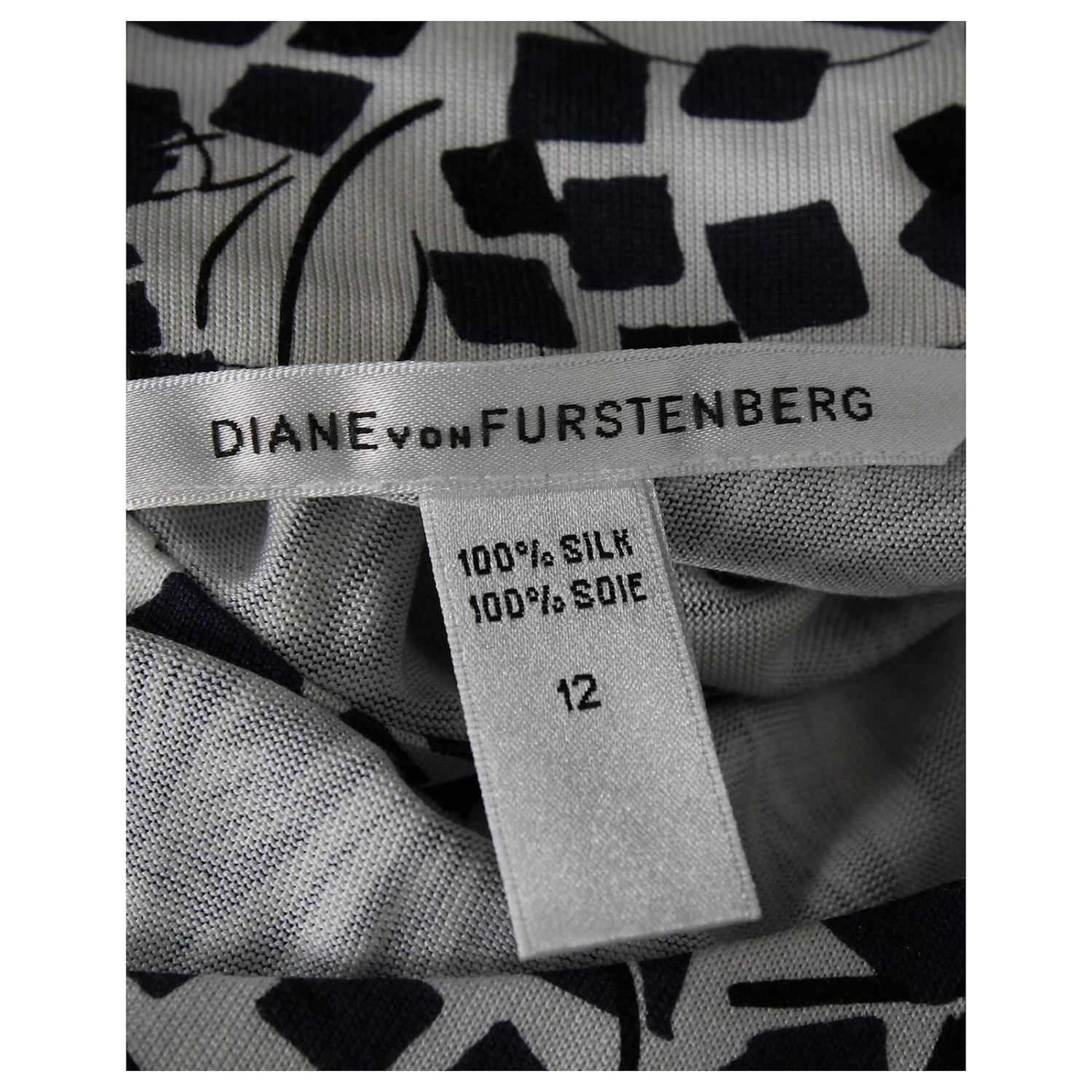 Diane Von Furstenberg Robe Imprimée à Manches Courtes En Soie Bleu Marine 4 Diane Von Furstenberg Robe Imprimée à Manches Courtes En Soie Bleu Marine – Image 4