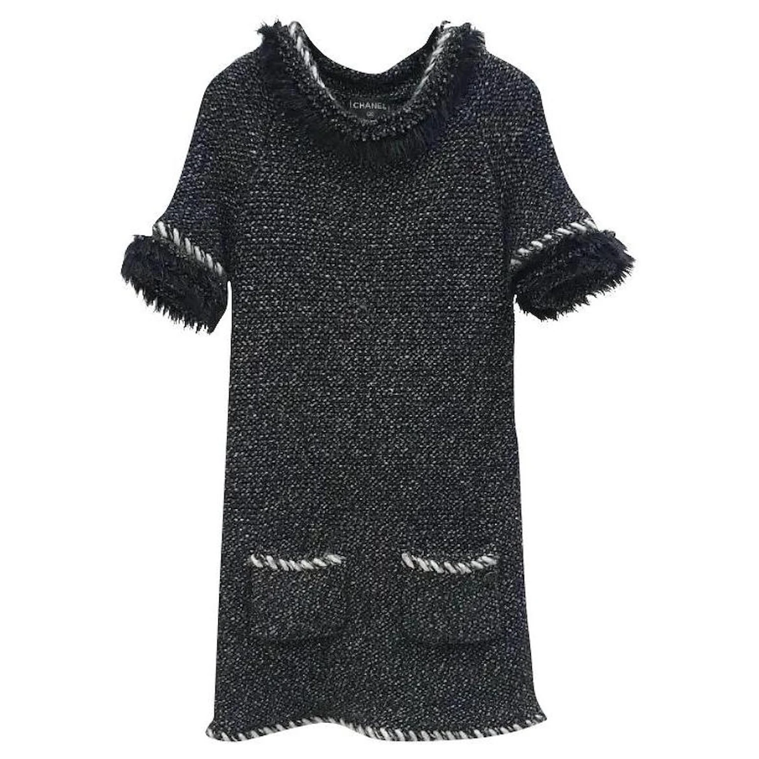 CHANEL Fall 2010 Robe à Franges En Fourrure De Cachemire Et Tweed Noir Et Blanc Sz.36 Multicolore 1 CHANEL Fall 2010 Robe à Franges En Fourrure De Cachemire Et Tweed Noir Et Blanc Sz.36 Multicolore