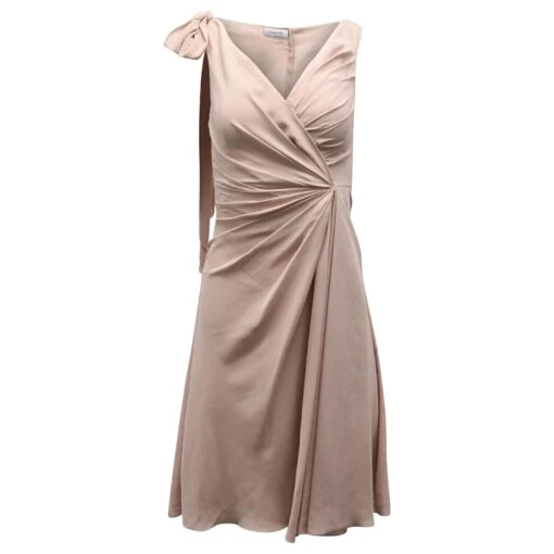 Robe De Cocktail Froncée Valentino En Soie Rose Pastel -ModeChic Magasin decoration divers robe de cocktail froncee valentino en soie rose pastel